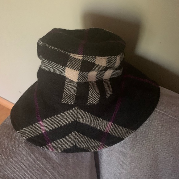 Authentic Burberry fall/winter hat - Picture 4 of 9